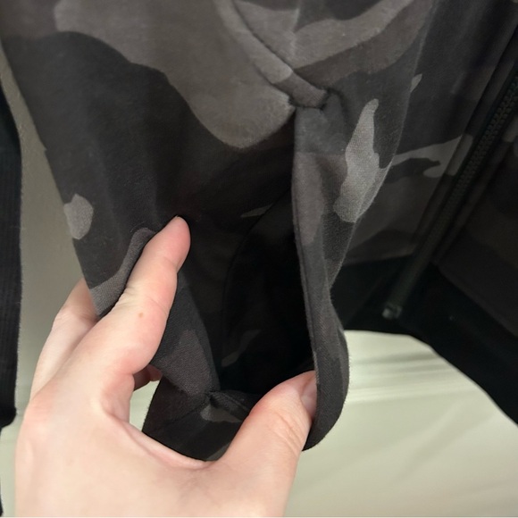 Athleta Triumph Printed Hoodie NWT Small Camouflage black gray sweatshirt - Picture 7 of 13